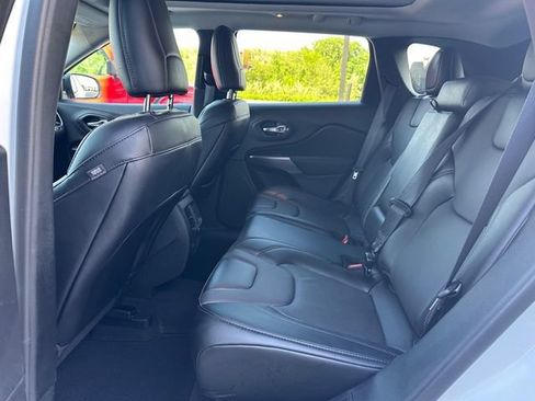 Used 2022 Jeep Cherokee Limited AWD/4WD image 11