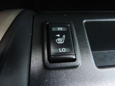 Used 2021 Nissan Titan SV w/ SV Convenience Package image 26