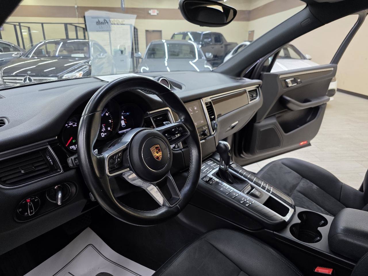 Used 2018 Porsche Macan AWD/4WD image 19