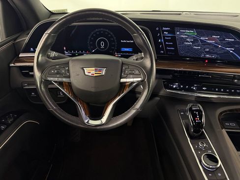Used 2024 Cadillac Escalade ESV Luxury RWD image 13