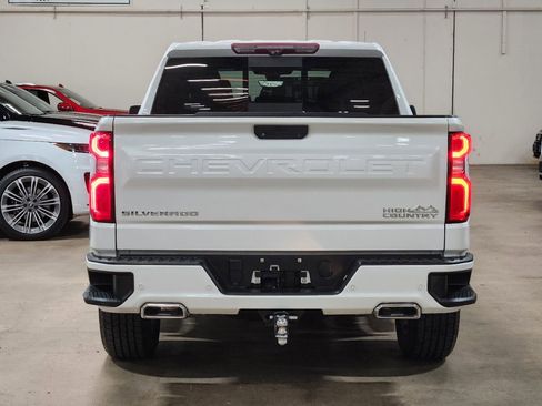 Used 2021 Chevrolet Silverado 1500 High Country w/ Technology Package AWD/4WD image 10