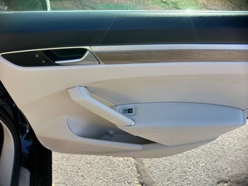 Used 2016 Volkswagen Passat 1.8T image 15