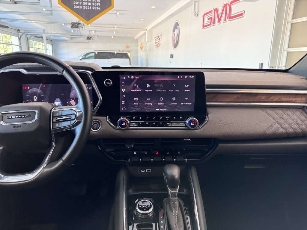 Certified 2025 GMC Canyon Denali AWD/4WD image 18