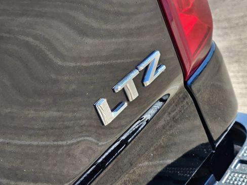 Used 2020 Chevrolet Silverado 2500 LTZ w/ LTZ Texas Edition AWD/4WD image 17