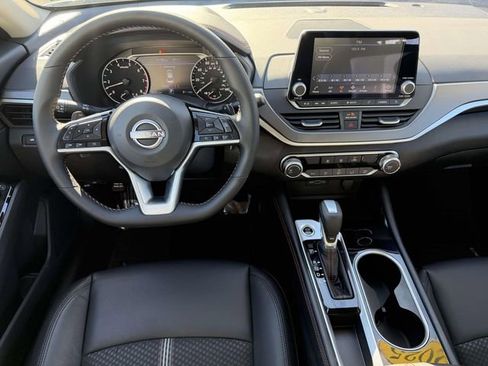 Used 2025 Nissan Altima 2.5 SR image 8