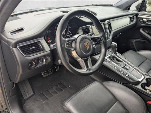 Used 2016 Porsche Macan Turbo image 10