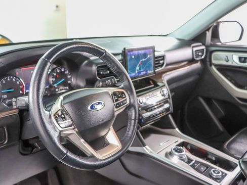 Used 2022 Ford Explorer Limited image 22