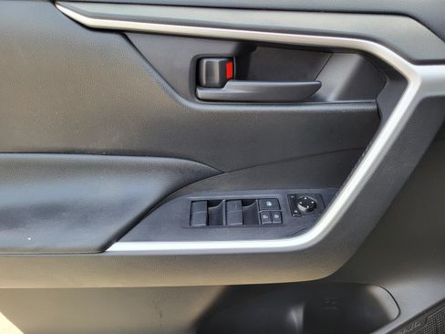 Used 2020 Toyota RAV4 LE w/ Carpet Mat Package FWD image 12