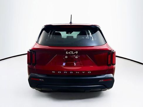 Used 2022 Kia Sorento LX image 7