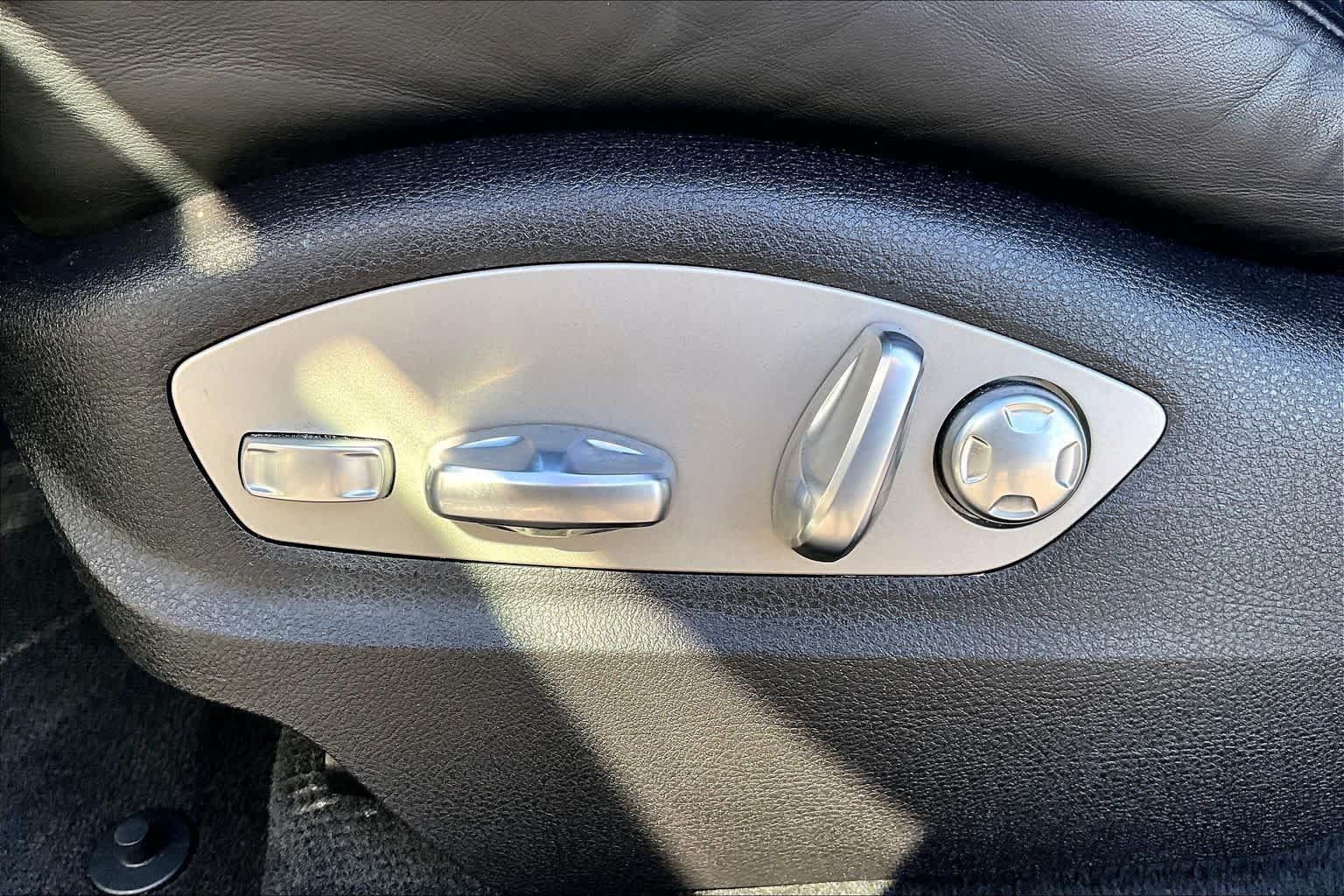 Used 2020 Porsche Macan AWD/4WD image 33