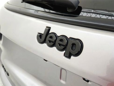 Used 2018 Jeep Compass Latitude AWD/4WD image 15