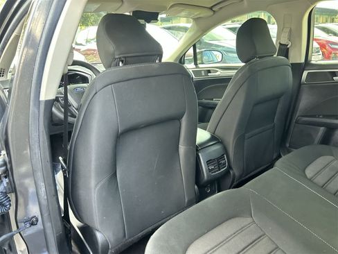 Used 2020 Ford Fusion SE image 12