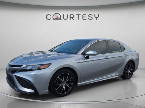 Certified 2022 Toyota Camry SE w/ Audio Upgrade Package FWD image 1