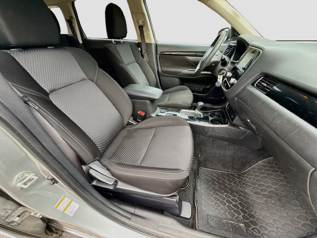 Used 2020 Mitsubishi Outlander ES FWD image 30
