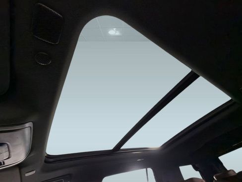 Used 2021 Chevrolet Tahoe High Country w/ Premium Package image 12