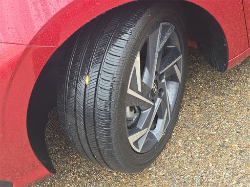 Used 2025 Hyundai Elantra SEL image 30