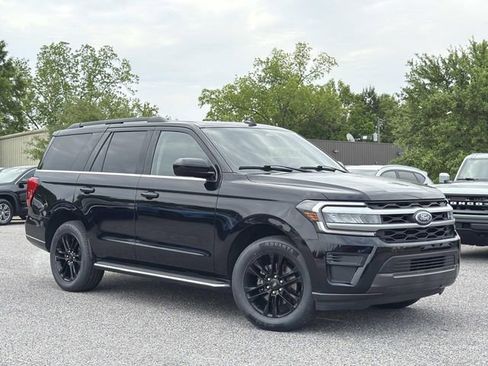 Used 2023 Ford Expedition XLT RWD image 2