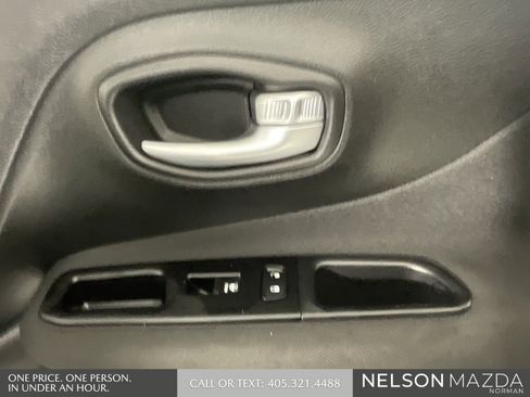 Used 2021 Jeep Renegade Sport w/ Sport Appearance Group image 17