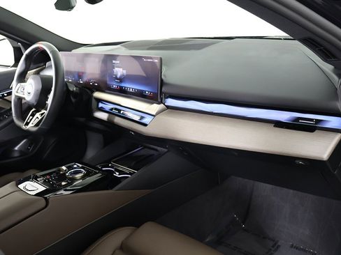 Used 2024 BMW i5 M60 w/ Premium Package image 33