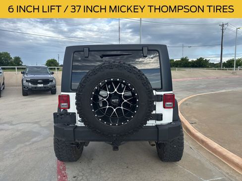 Used 2016 Jeep Wrangler Unlimited Rubicon w/ Connectivity Group AWD/4WD image 6