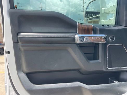 Used 2015 Ford F150 Lariat w/ Equipment Group 502A Luxury RWD image 23