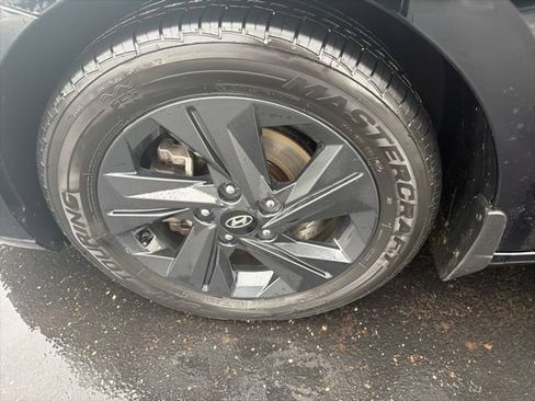 Used 2022 Hyundai Elantra SEL FWD image 12