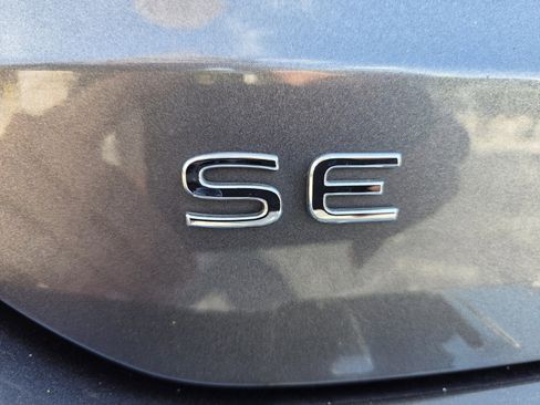 Used 2023 Volkswagen Taos SE FWD image 14