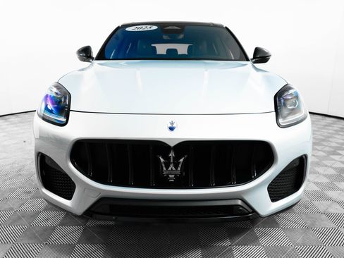Used 2025 Maserati Grecale Modena image 2
