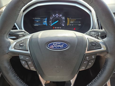 Used 2018 Ford Edge Titanium w/ Technology Package FWD image 24