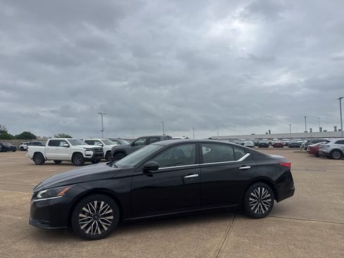 Certified 2025 Nissan Altima 2.5 SV image 10