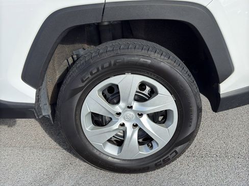 Used 2020 Toyota RAV4 LE image 10