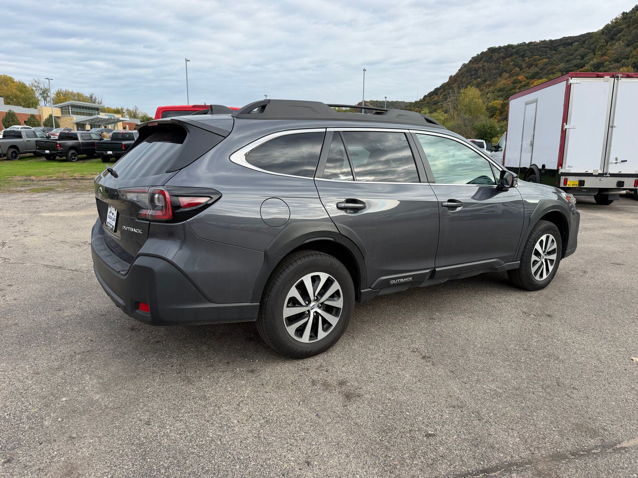 Used 2025 Subaru Outback Premium w/ Popular Package #1A AWD/4WD image 3