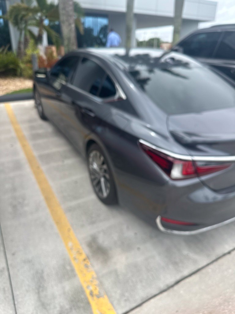 Used 2024 Lexus ES 300h Ultra Luxury w/ Accessory Package (Z2) FWD image 4
