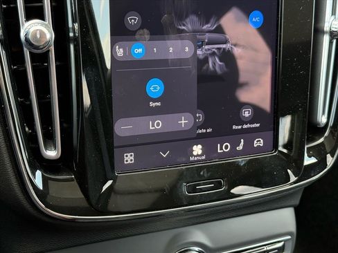 New 2026 Volvo XC40 B4 Core w/ Protection Package Premier FWD image 20