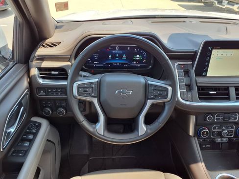 Used 2024 Chevrolet Suburban Z71 w/ Luxury Package AWD/4WD image 14