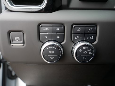 Used 2025 GMC Sierra 3500 Denali w/ Denali Reserve Package image 26