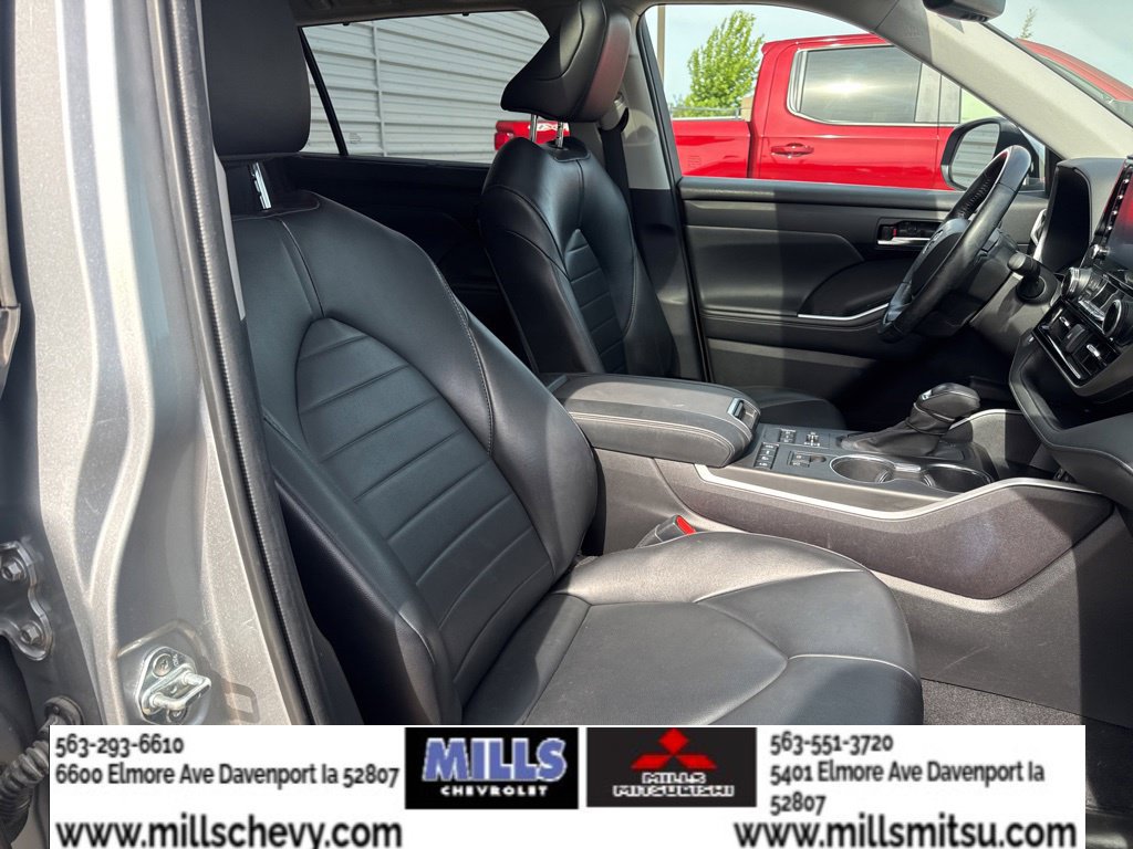 Used 2022 Toyota Highlander XLE AWD/4WD image 30