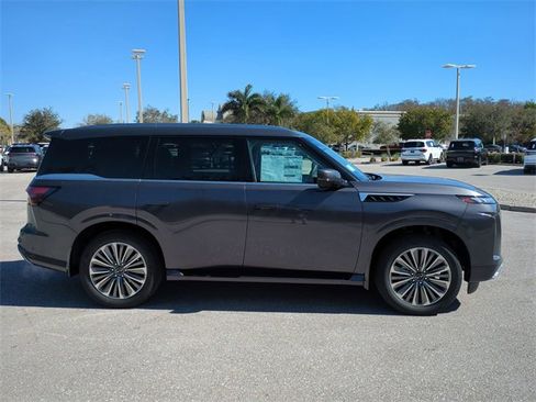 New 2026 INFINITI QX80 Luxe image 3