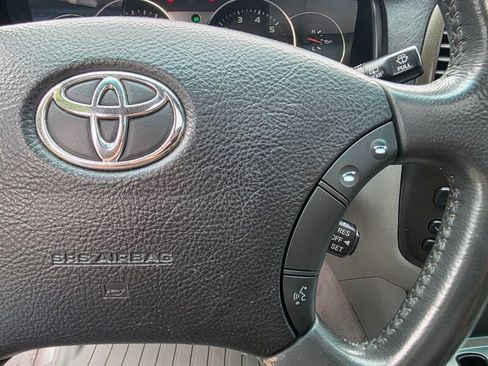 Used 2004 Toyota Land Cruiser w/ Convenience Pkg AWD/4WD image 48