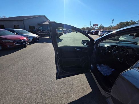 Used 2019 Ford Edge SEL w/ Cold Weather Package image 6