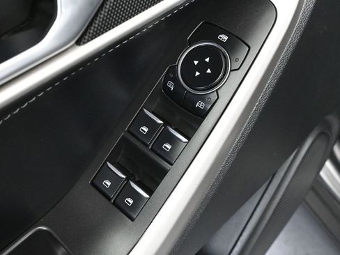 Used 2023 Ford Explorer XLT image 19