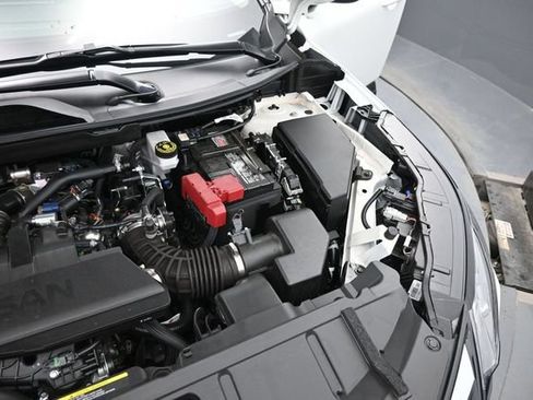Used 2026 Nissan Rogue SV FWD image 40