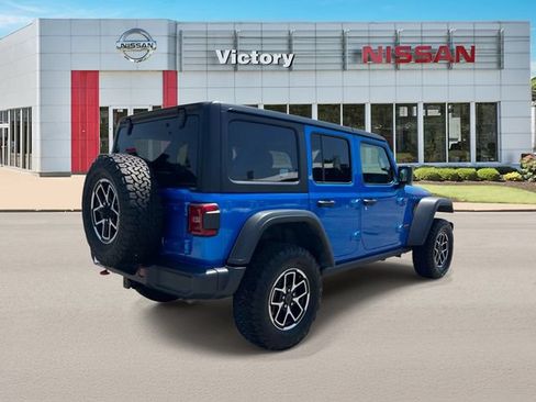 Used 2024 Jeep Wrangler Unlimited Rubicon AWD/4WD image 3