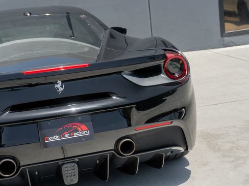 Used 2018 Ferrari 488 GTB RWD image 49