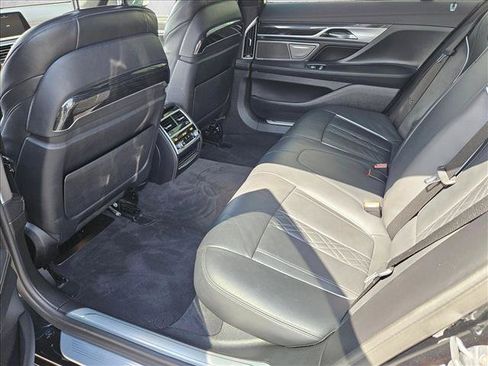 Used 2019 BMW 750i w/ M Sport Package RWD image 19