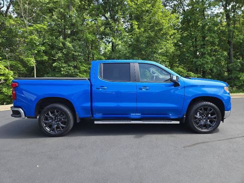 Used 2025 Chevrolet Silverado 1500 LT AWD/4WD image 2