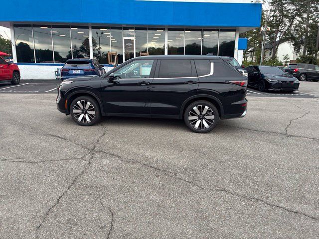 Used 2025 Mitsubishi Outlander SE FWD image 15