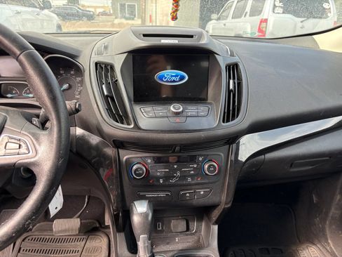 Used 2017 Ford Escape SE w/ Equipment Group 201A AWD/4WD image 8