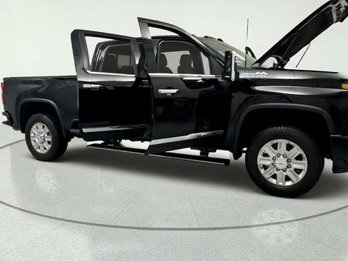 Used 2025 Chevrolet Silverado 2500 High Country w/ High Country Premium Package AWD/4WD image 14
