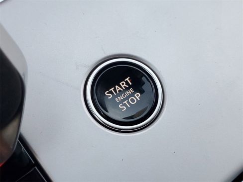 New 2025 Land Rover Range Rover SE image 18